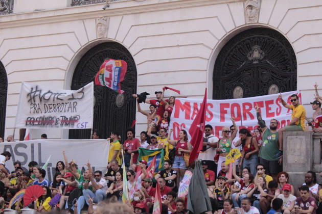 RIO DE JANEIRO, RJ - 18.10.2026: MANIFESTAçãO PRó LULA NA CINELâNDIA - Student demonstration in support of Lula, this Sunday (18), in Cinelândia, in the center of Rio de Janeiro. x3034755x  CarlosxEliasxJunior