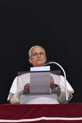 October 18, 2026. Vatican City - POPE LEO XIV delivers Angelus prayer. After the blessing Holy Father he thanked the people present in St. Peter s Squae with the following words: I wold like to thank all those who have prayed for me in recente day. I have sensed your support. I wish to express my particular gratitude to the doctors, nurses and all the staff go Gemelli Hospital. This experience has made me feel particularity close to all those who are living with with lines or infirmity. Now the I have overcome this delicate phase, as you know, I will gradually resume my activities, always with God s help and your prayers. Thank you once again. Thank you all! Have a good sunday. . EvandroInetti_via ZUMA Wire Vatican City State - ZUMAi15_ 20261018_zaf_i15_007 Copyright: xEvandroxInettix