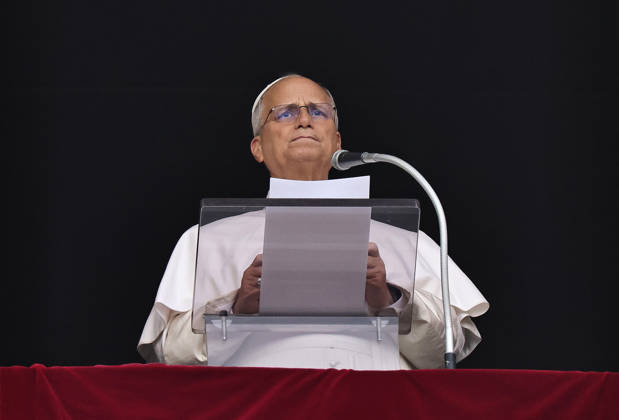 October 18, 2026. Vatican City - POPE LEO XIV delivers Angelus prayer. After the blessing Holy Father he thanked the people present in St. Peter s Squae with the following words: I wold like to thank all those who have prayed for me in recente day. I have sensed your support. I wish to express my particular gratitude to the doctors, nurses and all the staff go Gemelli Hospital. This experience has made me feel particularity close to all those who are living with with lines or infirmity. Now the I have overcome this delicate phase, as you know, I will gradually resume my activities, always with God s help and your prayers. Thank you once again. Thank you all! Have a good sunday. . EvandroInetti_via ZUMA Wire Vatican City State - ZUMAi15_ 20261018_zaf_i15_008 Copyright: xEvandroxInettix