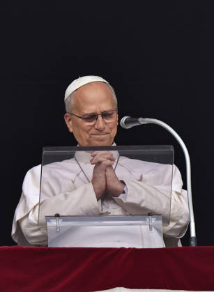 October 18, 2026. Vatican City - POPE LEO XIV delivers Angelus prayer. After the blessing Holy Father he thanked the people present in St. Peter s Squae with the following words: I wold like to thank all those who have prayed for me in recente day. I have sensed your support. I wish to express my particular gratitude to the doctors, nurses and all the staff go Gemelli Hospital. This experience has made me feel particularity close to all those who are living with with lines or infirmity. Now the I have overcome this delicate phase, as you know, I will gradually resume my activities, always with God s help and your prayers. Thank you once again. Thank you all! Have a good sunday. . EvandroInetti_via ZUMA Wire Vatican City State - ZUMAi15_ 20261018_zaf_i15_003 Copyright: xEvandroxInettix