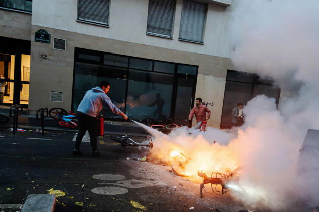 Local residents are trying to put out the barricade fires in front of their homes. Protesters gathered at Place de la RÃ publique the day after the demonstration on 17 October; the police used tear gas and water cannons to disperse them. Many found themselves in the surrounding streets. - 18 10 2026 - France Paris Paris -  JanxSchmidt-Whitley LexPictorium LePictorium_0344284