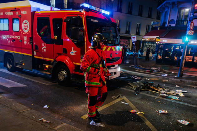 Firefighters are on the scene to extinguish one of the many fires in the streets of Paris. Protesters gathered at Place de la RÃ publique the day after the demonstration on 17 October; the police used tear gas and water cannons to disperse them. Many found themselves in the surrounding streets. - 18 10 2026 - France Paris Paris -  JanxSchmidt-Whitley LexPictorium LePictorium_0344291