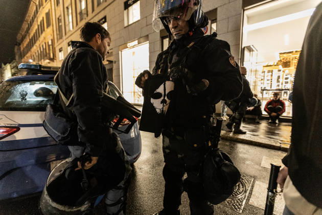 Police detain 160 as unrest continues for second day in Milan MILAN, ITALY - OCTOBER 18: Police carry out numerous detentions and arrests as protesters, including many young demonstrators, flee from law enforcement during urban unrest following demonstrations against the high cost of living in Milan, Italy, on October 18, 2026. Damage to shops and public property was reported across the city amid the clashes. Andrea Carrubba Anadolu Milan Italy. Editorial use only. Please get in touch for any other usage.  Copyright: x2026xAnadoluxAndreaxCarrubbax