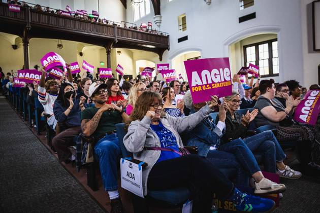 October 18, 2026, Tampa, Florida, USA: Supporters wave signs as Florida State Representative from the 13th district, ANGIE NIXON, who is running against the former Florida attorney general and Governor Ron DeSantis appointee Ashley Moody in the November 3rd special election holds a campaign stop with Senator BERNIE SANDERS as part of the ˜Fight the Oligarchy Tourâ Tampa USA - ZUMAd256 20261018_znp_d256_006 Copyright: xDavexDeckerx