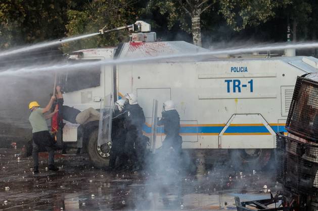 October 18, 2026, Tirana, Albania: TIRANA, ALBANIA, OCTOBER 18, 2026: Demonstrators clash with riot police in Skanderbeg Square as student-led anti-government protests continue for a sixth consecutive day. Confrontations spread from the Ministry of Education to central Tirana, with protesters throwing stones and pyrotechnics while police deploy tear gas and water cannons. Demonstrators demand improved university conditions and the resignation of Prime Minister Edi Rama. Tirana Albania - ZUMAq101 20261018_zna_q101_228 Copyright: xVlasovxSulajx