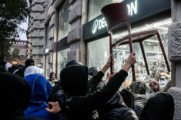 October 18, 2026, Milan, Mi, Italy: Second day of the demonstration Italia in piazza against the high cost of living. Second day of the demonstration Italia in piazza against the high cost of living. Second day of the demonstration Italia in piazza against the high cost of living. Milan, October 18, 2026 Milan Italy  - ZUMAa289 20261018_zia_a289_109 Copyright: xNicolaxMarfisix xAgfx
