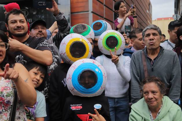 October 18, 2026, Mexico City, Mexico: MEXICO Mexico City, MEXICO - OCTOBER 18, 2026: Participants in the 19th annual Zombie Walk Mexico 2026, dressed as the living dead, monsters, and horror characters, gather at the Monument to the Revolution in Mexico City. Mexico City Mexico - ZUMAq101 20261018_zna_q101_250 Copyright: xCarlosxSantiagox