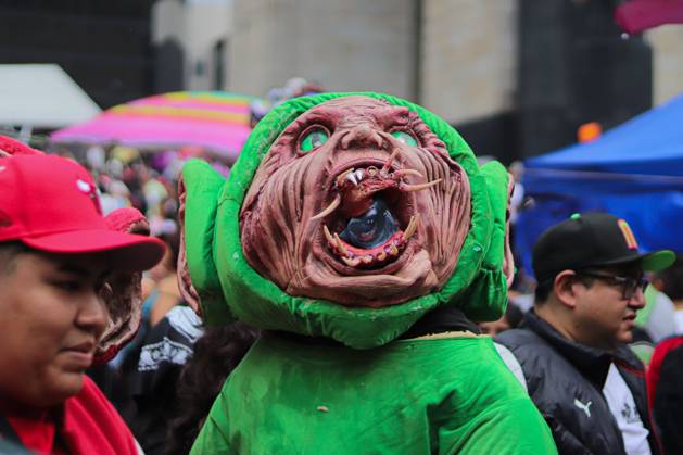 October 18, 2026, Mexico City, Mexico: MEXICO Mexico City, MEXICO - OCTOBER 18, 2026: Participants in the 19th annual Zombie Walk Mexico 2026, dressed as the living dead, monsters, and horror characters, gather at the Monument to the Revolution in Mexico City. Mexico City Mexico - ZUMAq101 20261018_zna_q101_254 Copyright: xCarlosxSantiagox