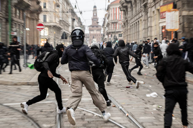 October 18, 2026, Milan, Mi, Italy: Second day of the demonstration Italia in piazza against the high cost of living. Second day of the demonstration Italia in piazza against the high cost of living. Second day of the demonstration Italia in piazza against the high cost of living. Milan, October 18, 2026 Milan Italy  - ZUMAa289 20261018_zia_a289_216 Copyright: xNicolaxMarfisix xAgfx