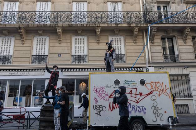 October 18, 2026, Paris, France: PARIS, FRANCE - OCTOBER 18, 2026: Protesters clash with police near Place de la RÃ publique in Paris during a protest against austerity. Protesters set up makeshift barricades and start fires in the square and surrounding streets. After police clear the square, protesters attack nearby shops. Paris France - ZUMAq101 20261018_zna_q101_282 Copyright: xOualidxAbdellaouix