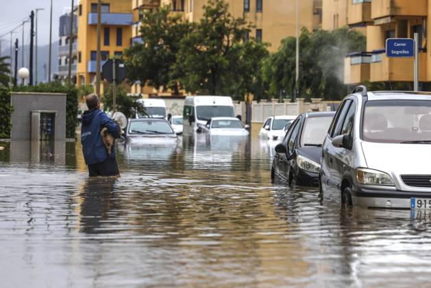 The Valencian Regional Government is preparing a lockdown order for the southern coast of Valencia and the northern coast of Alicante due to the rains. A man walks through a flooded area with a dog on October 19, 2026, in Guardamar de la Safor, Valencia, Valencian Community, Spain. The Valencian Regional Government is preparing a lockdown order for the southern coast of Valencia and the northern coast of Alicante in response to the emergency declared due to the rains brought by Storm Adam, as announced by the Regional Minister of Emergencies and the Interior early this morning, October 19, from the Emergency Coordination Center (CCE) October 19, 2026, Valencia, Valencian Community, Spain  Copyright: xRoberxSolsonax 7855283