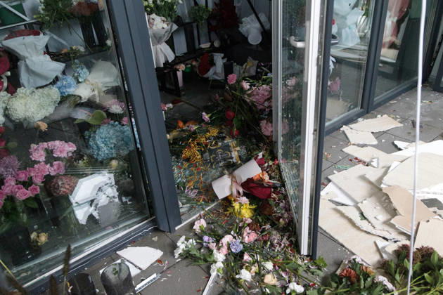 A flower shop in the Solomianskyi district is damaged by a Russian attack, Kyiv, Ukraine, October 19, 2026. During the night and morning, Russia launched a massive strike on the capital using ballistic missiles, cruise missiles, and drones. According to Kyiv city head Vitali Klitschko, five people were injured in the Solomianskyi district as a result of the attack. Four residential buildings, a bank office, a private medical clinic, a shopping mall, offices, and vehicles were damaged. (Photo by Kyrylo Chubotin Ukrinform) Russian attack on Kyiv affects shopping mall Copyright: xKyryloxChubotinx
