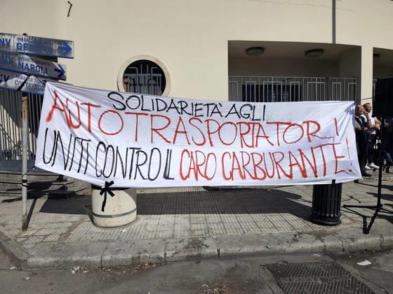 IPA89910346 - Palermo. Palermo. Truckers strike: Protests continue at the port in front of the Santa Lucia gate  Copyright: xx xAlessandroxFucarinix IPA89910346