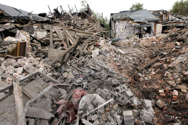 Russian troops hit Dnipro with guided bombs A man and a woman stand among the rubble near a house damaged by a bombardment in Dnipro, Ukraine, on October 19, 2026. On Monday morning, forces launched guided aerial bombs at the eastern city, damaging private homes and infrastructure. An 84-year-old woman was hospitalised in moderate condition. Dnipro Ukraine  Copyright: xMykolaxMiakshykovx originalFilename: ukrinform-russiant261019_npaKE
