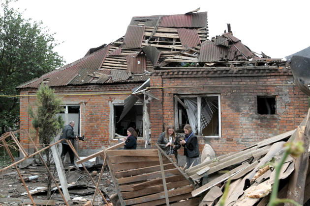 Russian troops hit Dnipro with guided bombs People stand outside a house damaged by a Russian bombardment in Dnipro, Ukraine, on October 19, 2026. On Monday morning, Russian forces launched guided aerial bombs at the eastern city, damaging private homes and infrastructure. An 84-year-old woman was hospitalised in moderate condition. Dnipro Ukraine  Copyright: xMykolaxMiakshykovx originalFilename: ukrinform-russiant261019_npFSa