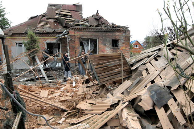 Russian troops hit Dnipro with guided bombs People stand outside a house damaged by a Russian bombardment in Dnipro, Ukraine, on October 19, 2026. On Monday morning, Russian forces launched guided aerial bombs at the eastern city, damaging private homes and infrastructure. An 84-year-old woman was hospitalised in moderate condition. Dnipro Ukraine  Copyright: xMykolaxMiakshykovx originalFilename: ukrinform-russiant261019_npnQV