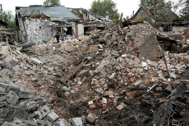 Russian troops hit Dnipro with guided bombs A man and a woman stand among the rubble near a house damaged by a bombardment in Dnipro, Ukraine, on October 19, 2026. On Monday morning, forces launched guided aerial bombs at the eastern city, damaging private homes and infrastructure. An 84-year-old woman was hospitalised in moderate condition. Dnipro Ukraine  Copyright: xMykolaxMiakshykovx originalFilename: ukrinform-russiant261019_npVZM