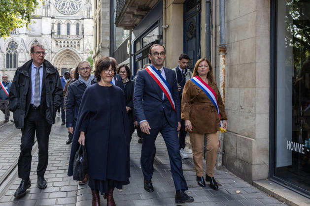 Mayor Thomas Cazenave Delivers A Speech During A Republican Rally - Bordeaux Bordeaux Mayor Thomas Cazenave, Prefect Sophie Brocas and participants walk through the streets following a republican rally in the courtyard of Bordeaux City Hall. The group accompanies the prefect after the prefectural residence was severely damaged during the violence that struck the city on Saturday, October 17. The gathering was organized in response to a call by the Association of French Mayors (AMF) to reaffirm support for republican values and democratic institutions, in Bordeaux, France, on October 19, 2026. Photo by Margot Le Gonidec ABACAPRESS.COM Bordeaux France  Copyright: xLexGonidecxMargot ABACAx
