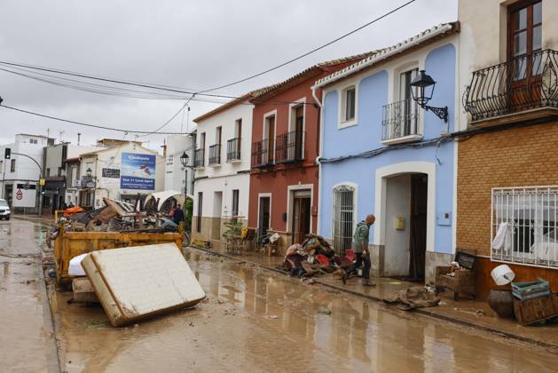 The Valencian Regional Government is preparing a lockdown order for the southern coast of Valencia and the northern coast of Alicante due to the rains. Several people are clearing mud from the streets while furniture they had to remove due to flooding caused by the heavy rains piles up, on October 19, 2026, in Els Poblets, Valencian Community, Spain. The Valencian Regional Government is preparing a lockdown order for the southern coast of Valencia and the northern coast of Alicante in response to the emergency declared due to the rains brought by Storm Adam, as announced by the Regional Minister of Emergencies and the Interior early this morning, October 19, from the Emergency Coordination Center (CCE) October 19, 2026, Valencia, Valencian  Copyright: xRoberxSolsonax 7855652