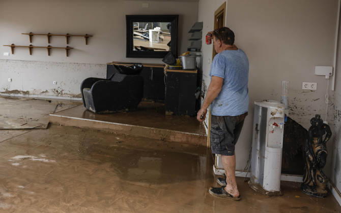 The Valencian Regional Government is preparing a lockdown order for the southern coast of Valencia and the northern coast of Alicante due to the rains. A person leans against the wall of their home, which has been damaged by flooding caused by heavy rains, on October 19, 2026, in Els Poblets, Valencian Community, Spain. The Valencian Regional Government is preparing a lockdown order for the southern coast of Valencia and the northern coast of Alicante in response to the emergency declared due to the rains brought by Storm Adam, as announced by the Regional Minister of Emergencies and the Interior early this morning, October 19, from the Emergency Coordination Center (CCE) October 19, 2026, Valencia, Valencian Community, Spain  Copyright: xRoberxSolsonax 7855653