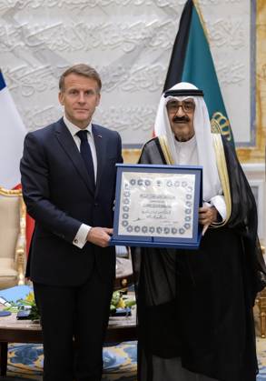 French President Emmanuel Macron in Kuwait KUWAIT CITY, KUWAIT - OCTOBER 19: (----EDITORIAL USE ONLY – MANDATORY CREDIT - AMIRI DIWAN OF THE STATE OF KUWAIT HANDOUT - NO MARKETING NO ADVERTISING CAMPAIGNS - DISTRIBUTED AS A SERVICE TO CLIENTS----) French President Emmanuel Macron receives the Order of Mubarak the Great, Kuwait s highest honor, presented by Emir of Kuwait Sheikh Meshal Al-Ahmad Al-Jaber Al-Sabah during an official visit at Bayan Palace in Kuwait City, Kuwait on October 19, 2026 in Kuwait City, Kuwait. Amiri Diwan of the State of Kuwait Anadolu Kuwait City Kuwait. Editorial use only. Please get in touch for any other usage.  Copyright: x2026xAnadoluxAmirixDiwanxofxthexStatexofxKuwaitx
