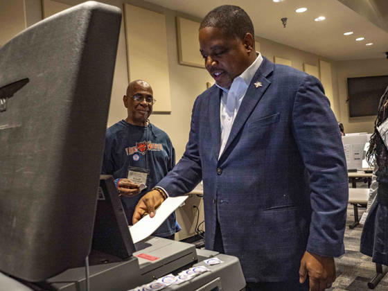 October 19, 2026, Little Rock, Arkansas, USA: Democratic Congressional candidate CHRIS JONES places his ballot into the ballot counting machine on the first day of early vote in Arkansas. Jones is running for the seat now held by Rep. French Hill (R-AR). Should Jones win, he will be the first Black person Arkansas sends to Congress. Little Rock USA - ZUMAd155 20261019_znp_d155_034 Copyright: xSuexDorfmanx