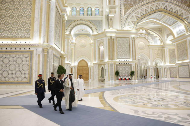 President Macron Visit To Middle East - Abu Dhabi Sheikh Mohamed bin Zayed Al Nahyan, President of the United Arab Emirates (UAE), welcomes French President Emmanuel Macron as he arrives for a meeting at Qasr Al Watan presidential palace in Abu Dhabi, United Arab Emirates, October 19, 2026. Photo by Benoit Tessier Pool ABACAPRESS.COM Abu Dhabi United Arab Emirates  Copyright: xTessierxBenoit Pool ABACAx