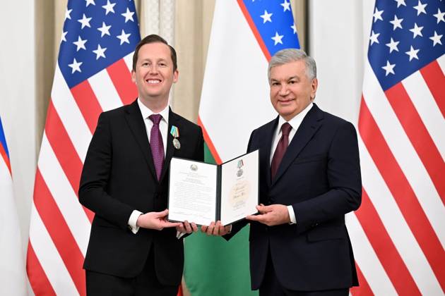 US Secretary of State Marco Rubio in Uzbekistan SAMARKAND, UZBEKISTAN - OCTOBER 19 : (----EDITORIAL USE ONLY - MANDATORY CREDIT - UZBEKISTAN PRESIDENCY HANDOUT - NO MARKETING NO ADVERTISING CAMPAIGNS - DISTRIBUTED AS A SERVICE TO CLIENTS----) Uzbek President Shavkat Mirziyoyev (R) presents the Order of Friendship ( Dostlik ) to US Special Representative for South and Central Asia Sergio Gor (L) who arrived to attend the C5+1 Central Asia-US Foreign Ministers Meeting and the second meeting of the Uzbekistan-US Business and Investment Council in Samarkand, Uzbekistan on October 19, 2026. Uzbekistan Presidency Anadolu Samarkand Uzbekistan. Editorial use only. Please get in touch for any other usage.  Copyright: x2026xAnadoluxUzbekistanxPresidencyx