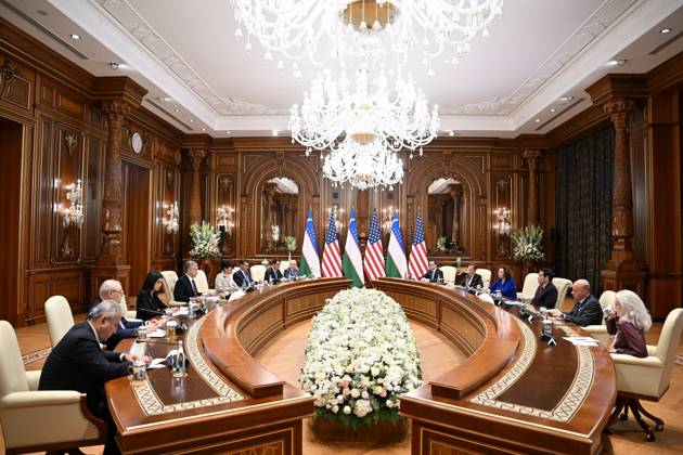 US Secretary of State Marco Rubio in Uzbekistan SAMARKAND, UZBEKISTAN - OCTOBER 19 : (----EDITORIAL USE ONLY - MANDATORY CREDIT - UZBEKISTAN PRESIDENCY HANDOUT - NO MARKETING NO ADVERTISING CAMPAIGNS - DISTRIBUTED AS A SERVICE TO CLIENTS----) Uzbek President Shavkat Mirziyoyev meets with US Secretary of State Marco Rubio who arrived to attend the C5+1 Central Asia-US Foreign Ministers Meeting and the second meeting of the Uzbekistan-US Business and Investment Council in Samarkand, Uzbekistan on October 19, 2026. Uzbekistan Presidency Anadolu Samarkand Uzbekistan. Editorial use only. Please get in touch for any other usage.  Copyright: x2026xAnadoluxUzbekistanxPresidencyx