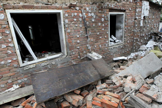 The premises of a house are reduced to rubble by a Russian bombardment in Dnipro, Ukraine, October 19, 2026. On Monday morning, Russian forces launched guided aerial bombs at the eastern city, damaging private homes and infrastructure. An 84-year-old woman was hospitalised in moderate condition. (Photo by Mykola Miakshykov Ukrinform) Russian troops hit Dnipro with guided bombs  Copyright: xMykolaxMiakshykovx
