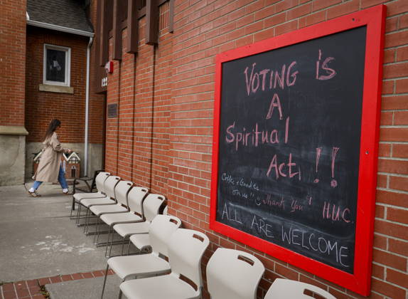 October 19, 2026, Calgary, Ab, CANADA: A voter enters a polling station to cast their vote in the Alberta referendum in Calgary, Monday, Oct. 19, 2026. Calgary CANADA  - ZUMAc35_ 20261019_zaf_c35_057 Copyright: xJeffxMcintoshx