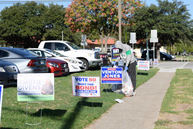 October 19, 2026, Dallas, Texas, USA: Early voting started in Dallas TX on Monday morning...Martin Luther King Branch Library Dallas USA - ZUMAa183 20261019_znp_a183_005 Copyright: xAvixAdelmanx