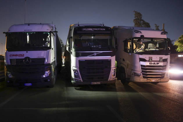 Truck Drivers Block A1 Motorway Over Rising Fuel Prices Lorry drivers block motorway junctions near Caserta Sud and Santa Maria Capua Vetere on the A1 Naples Milan motorway during a protest against rising diesel prices and increasing operating costs. The protest is part of a wider mobilization by hauliers and farmers across southern Italy, including Campania, Puglia, Calabria and Basilicata. Road blockades have disrupted transport and the distribution of goods, with shortages of some products reported in supermarkets in affected areas. Italian Deputy Prime Minister and Transport Minister Matteo Salvini has called for the blockades to be eased, while the government faces growing pressure to address the sector™s rising costs. ABP12197 Copyright: xAntonioxBalascox