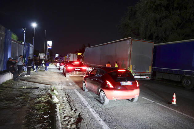 Truck Drivers Block A1 Motorway Over Rising Fuel Prices Lorry drivers block motorway junctions near Caserta Sud and Santa Maria Capua Vetere on the A1 Naples Milan motorway during a protest against rising diesel prices and increasing operating costs. The protest is part of a wider mobilization by hauliers and farmers across southern Italy, including Campania, Puglia, Calabria and Basilicata. Road blockades have disrupted transport and the distribution of goods, with shortages of some products reported in supermarkets in affected areas. Italian Deputy Prime Minister and Transport Minister Matteo Salvini has called for the blockades to be eased, while the government faces growing pressure to address the sector™s rising costs. ABP12288 Copyright: xAntonioxBalascox
