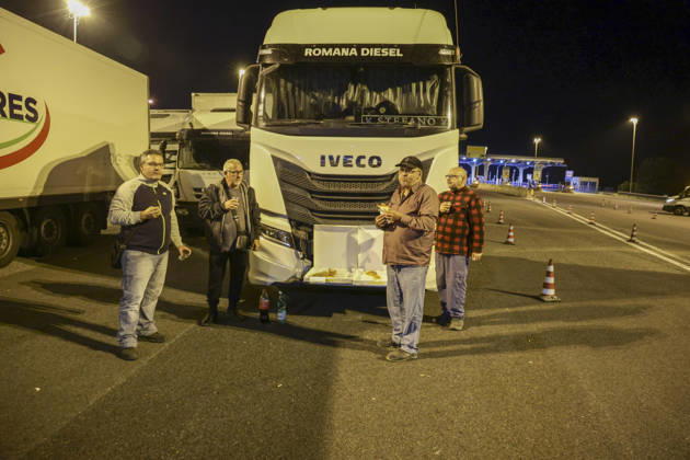 Truck Drivers Block A1 Motorway Over Rising Fuel Prices Lorry drivers block motorway junctions near Caserta Sud and Santa Maria Capua Vetere on the A1 Naples Milan motorway during a protest against rising diesel prices and increasing operating costs. The protest is part of a wider mobilization by hauliers and farmers across southern Italy, including Campania, Puglia, Calabria and Basilicata. Road blockades have disrupted transport and the distribution of goods, with shortages of some products reported in supermarkets in affected areas. Italian Deputy Prime Minister and Transport Minister Matteo Salvini has called for the blockades to be eased, while the government faces growing pressure to address the sector™s rising costs. ABP12485 Copyright: xAntonioxBalascox