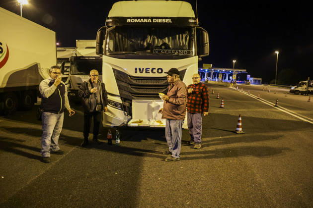 Truck Drivers Block A1 Motorway Over Rising Fuel Prices Lorry drivers block motorway junctions near Caserta Sud and Santa Maria Capua Vetere on the A1 Naples Milan motorway during a protest against rising diesel prices and increasing operating costs. The protest is part of a wider mobilization by hauliers and farmers across southern Italy, including Campania, Puglia, Calabria and Basilicata. Road blockades have disrupted transport and the distribution of goods, with shortages of some products reported in supermarkets in affected areas. Italian Deputy Prime Minister and Transport Minister Matteo Salvini has called for the blockades to be eased, while the government faces growing pressure to address the sector™s rising costs. ABP12475 Copyright: xAntonioxBalascox