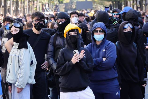 October 19, 2026, Tirana, AL: TIRANA, ALBANIA, OCTOBER 19, 2026: Demonstrators take part in student-led anti-government protests in Tirana as the mobilisation enters its seventh consecutive day. Protesters demand improved university conditions, government accountability and the resignation of Prime Minister Edi Rama. Tirana AL  - ZUMAq101 20261019_zna_q101_106 Copyright: xVlasovxSulajx