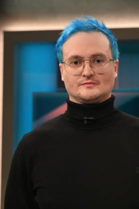 Teacher Nicolas Schmelzer, a tenured teacher at a comprehensive school, known on TikTok as Mr. Schmelzer, appeared as a guest on the ARD talk show *Hart aber Fair* to discuss the topic Teachers, Police Officers, and the Bureaucracy: Why Do We Still Need Civil Servants?