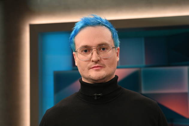 Teacher Nicolas Schmelzer, a tenured teacher at a comprehensive school, known on TikTok as Mr. Schmelzer, appeared as a guest on the ARD talk show *Hart aber Fair* to discuss the topic Teachers, Police Officers, and the Bureaucracy: Why Do We Still Need Civil Servants?