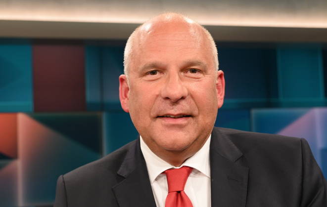 Politician Roman Poseck (CDU), Hesse’s Minister of the Interior, appeared as a guest on the ARD talk show *Hart aber Fair* to discuss teachers, police officers, and the civil service. Why do we still need civil servants?