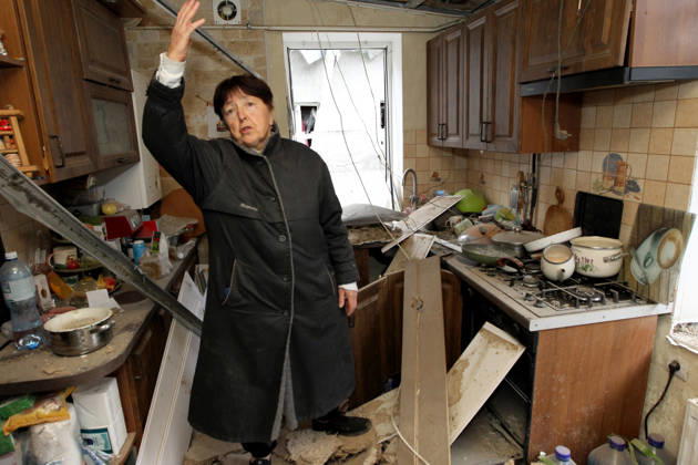 Russian troops hit Dnipro with guided bombs Valentyna Vasylivna shows her house, damaged by a Russian bombardment, in Dnipro, Ukraine, on October 19, 2026. On Monday morning, Russian forces launched guided aerial bombs at the eastern city, damaging private homes and infrastructure. An 84-year-old woman was hospitalised in moderate condition. Dnipro Ukraine  Copyright: xMykolaxMiakshykovx originalFilename: ukrinform-russiant261019_np9Hv.jpg