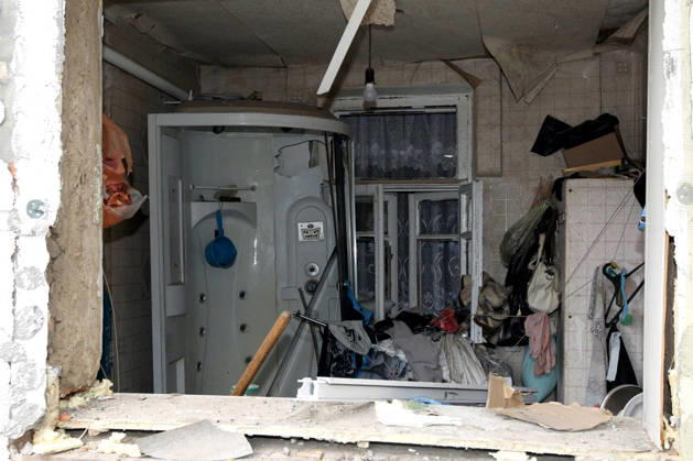 Russian troops hit Dnipro with guided bombs The bathroom is in a house damaged by a bombardment in Dnipro, Ukraine, on October 19, 2026. On Monday morning, forces launched guided aerial bombs at the eastern city, damaging private homes and infrastructure. An 84-year-old woman was hospitalised in moderate condition. Dnipro Ukraine  Copyright: xMykolaxMiakshykovx originalFilename: ukrinform-russiant261019_npkyl.jpg