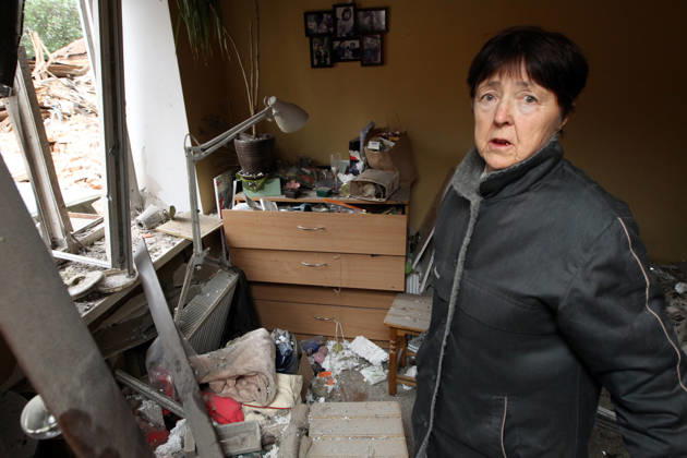 Russian troops hit Dnipro with guided bombs Valentyna Vasylivna shows her house, damaged by a Russian bombardment, in Dnipro, Ukraine, on October 19, 2026. On Monday morning, Russian forces launched guided aerial bombs at the eastern city, damaging private homes and infrastructure. An 84-year-old woman was hospitalised in moderate condition. Dnipro Ukraine  Copyright: xMykolaxMiakshykovx originalFilename: ukrinform-russiant261019_npnce.jpg