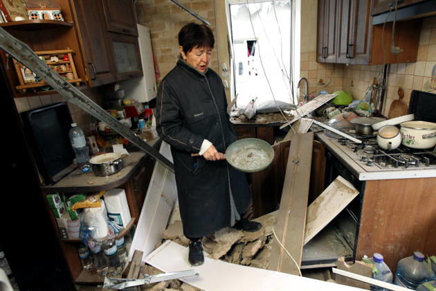Russian troops hit Dnipro with guided bombs Valentyna Vasylivna shows her house, damaged by a Russian bombardment, in Dnipro, Ukraine, on October 19, 2026. On Monday morning, Russian forces launched guided aerial bombs at the eastern city, damaging private homes and infrastructure. An 84-year-old woman was hospitalised in moderate condition. Dnipro Ukraine  Copyright: xMykolaxMiakshykovx originalFilename: ukrinform-russiant261019_npnX6.jpg