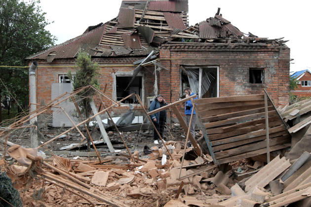 Russian troops hit Dnipro with guided bombs People stand outside a house damaged by a Russian bombardment in Dnipro, Ukraine, on October 19, 2026. On Monday morning, Russian forces launched guided aerial bombs at the eastern city, damaging private homes and infrastructure. An 84-year-old woman was hospitalised in moderate condition. Dnipro Ukraine  Copyright: xMykolaxMiakshykovx originalFilename: ukrinform-russiant261019_npwGn.jpg