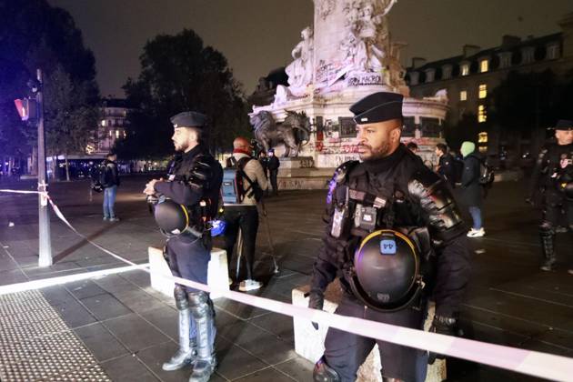 Protests in France Police keep guard in the Place de la Republique in Paris on Oct. 19, 2026, as overnight curfew issued in the square following rioting in France.  A14AA0005631286P