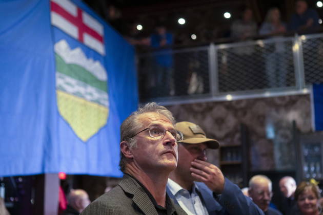 October 19, 2026, Edmonton, Alberta, Canada: Alberta Prosperity Project supporters watch the referendum results start to appear in Edmonton, Monday, Oct. 19, 2026. Edmonton Canada  - ZUMAc35_ 20261019_zaf_c35_171 Copyright: xJohnxUlanx