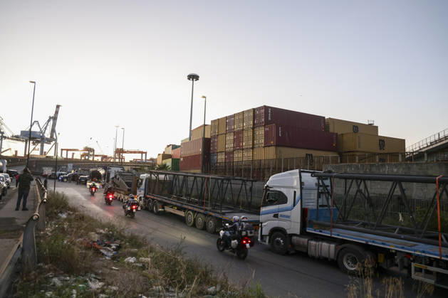IPA89941320 - On October 19, 2026, in the Naples area of Italy, truck drivers blocked the access ramps to the Port of Naples on the A1 Naples–Milan highway (Autostrada del Sole) during a protest against rising fuel prices. Protests against rising fuel prices continue across Italy. Truck drivers and farmers are taking to the streets, struggling under the burden of sharp increases in diesel and gasoline prices. Spontaneous protests have spread from Calabria to Puglia and Campania, with highway blockades and closures of major roads. The unsustainable economic conditions have led to highway blockades in southern Italy, which are causing a significant slowdown in the distribution of goods, particularly food and fuel. Matteo Salvini has called fo  Copyright: xAntonioxBalasco LiveMediax xAntonioxBalasco LiveMediax IPA89941320