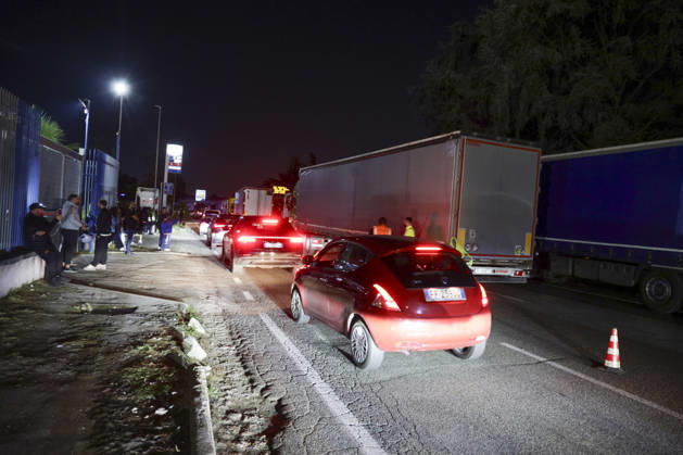 IPA89941325 - Truck drivers are blocking highway interchanges near Caserta Sud and Santa Maria Capua Vetere on the A1 Naples–Milan highway during a protest against rising diesel prices and increasing operating costs. The protest is part of a broader mobilization by truckers and farmers across southern Italy, including Campania, Puglia, Calabria, and Basilicata. Road blockades have disrupted transportation and the distribution of goods, with shortages of some products reported in supermarkets in the affected areas. Italian Deputy Prime Minister and Minister of Transport Matteo Salvini has called for the blockades to be eased, while the government faces growing pressure to address the sector’s rising costs.  Copyright: xAntonioxBalasco LiveMediax xAntonioxBalasco LiveMediax IPA89941325