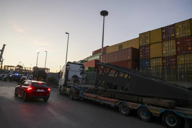 IPA89941327 - On October 19, 2026, in the Naples area of Italy, truck drivers blocked the access ramps to the Port of Naples on the A1 Naples–Milan highway (Autostrada del Sole) during a protest against rising fuel prices. Protests against rising fuel prices continue across Italy. Truck drivers and farmers are taking to the streets, struggling under the burden of sharp increases in diesel and gasoline prices. Spontaneous protests have spread from Calabria to Puglia and Campania, with highway blockades and closures of major roads. The unsustainable economic conditions have led to highway blockades in southern Italy, which are causing a significant slowdown in the distribution of goods, particularly food and fuel. Matteo Salvini has called fo  Copyright: xAntonioxBalasco LiveMediax xAntonioxBalasco LiveMediax IPA89941327